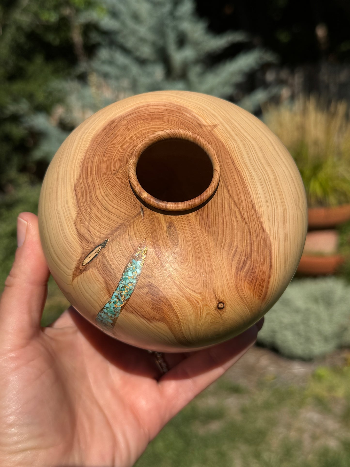 #161 - Heart-Shaped Alligator Juniper Vessel with Fox Turquoise River Inlay